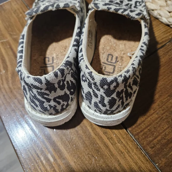 Hey Dude Leopard Print Ladies Slip-On Shoes - Picture 3 of 6